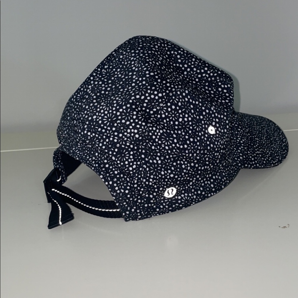Lululemon hat - Picture 3 of 3